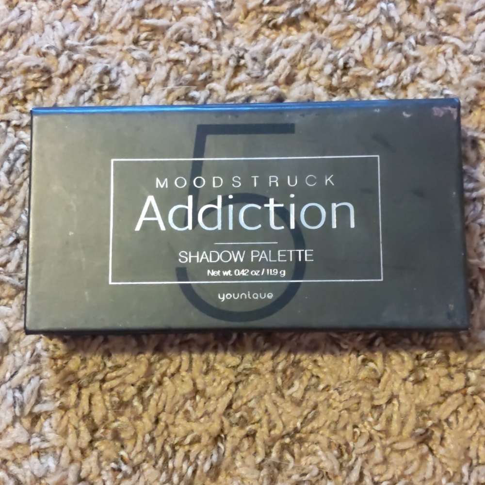 Eye shadow pallet
